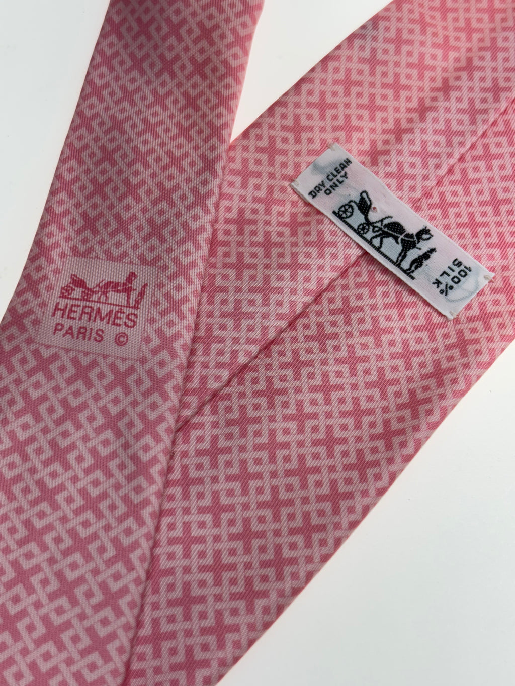 Pinke Hermès Seidenkrawatte Kreuz Muster