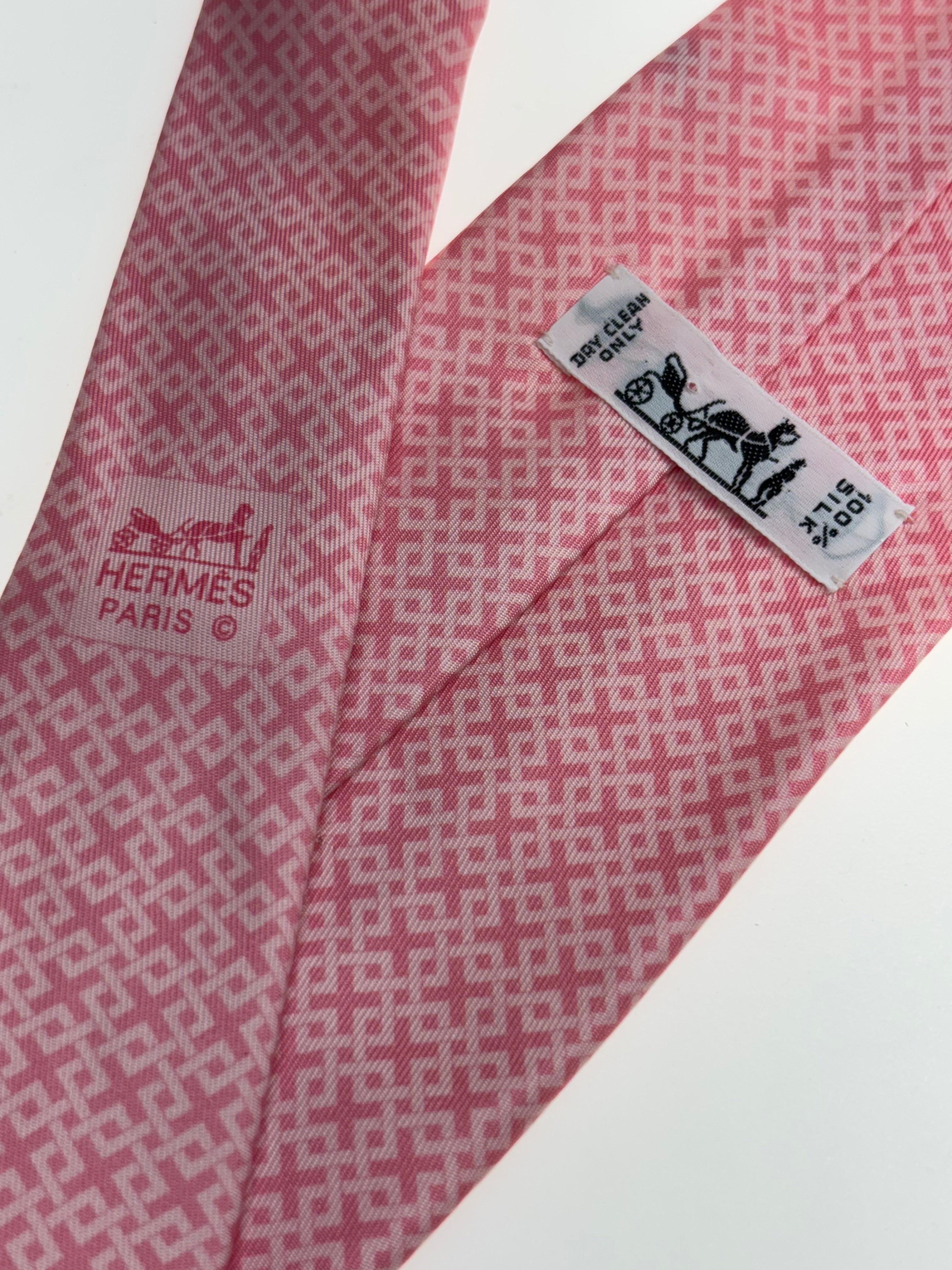 Pinke Hermès Seidenkrawatte Kreuz Muster
