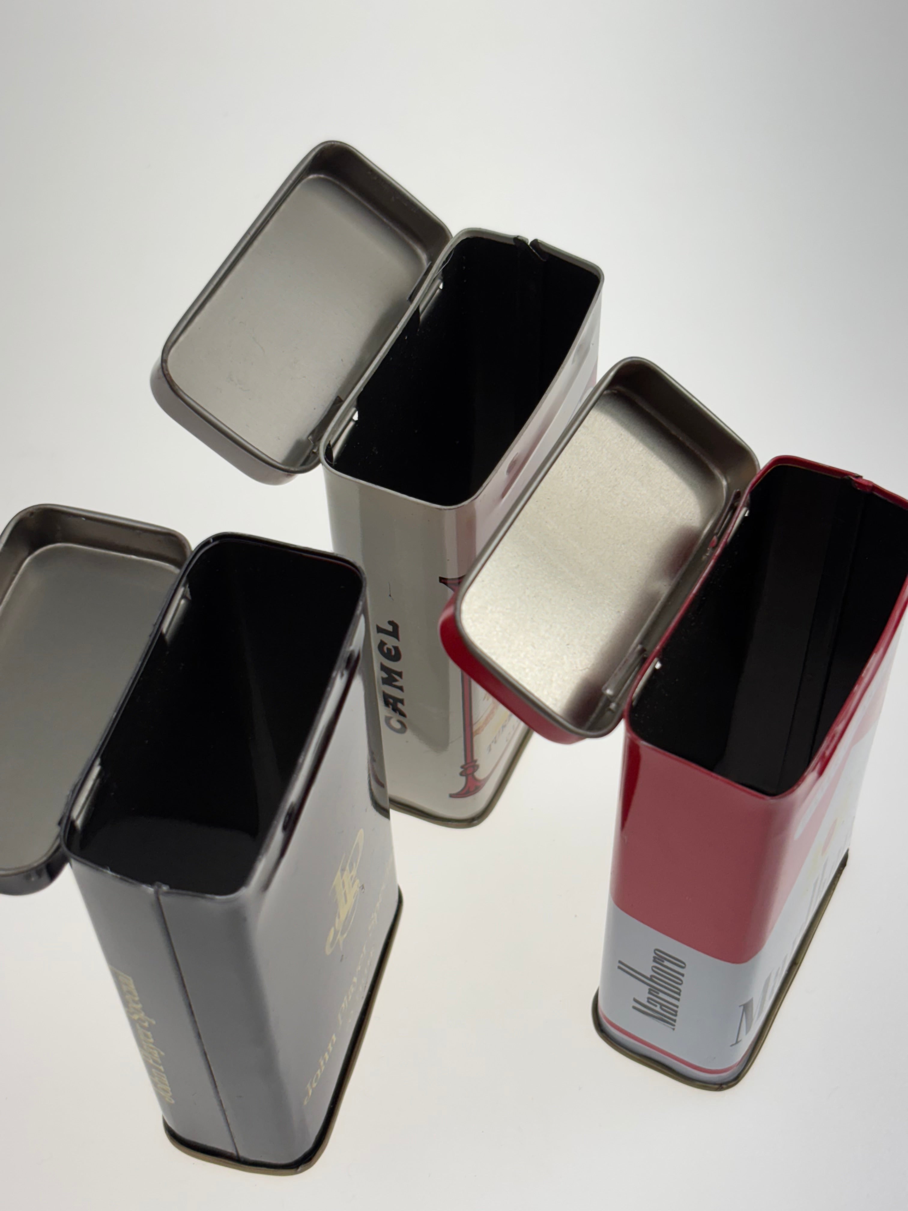 3 Blechdosen mit Zigarettenwerbung