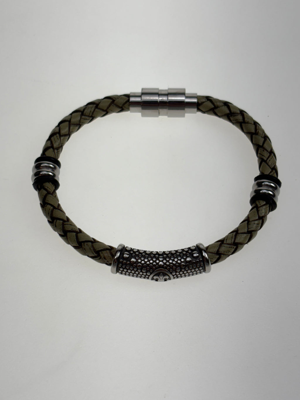 geflochtener Armreif aus Leder und Edelstahl