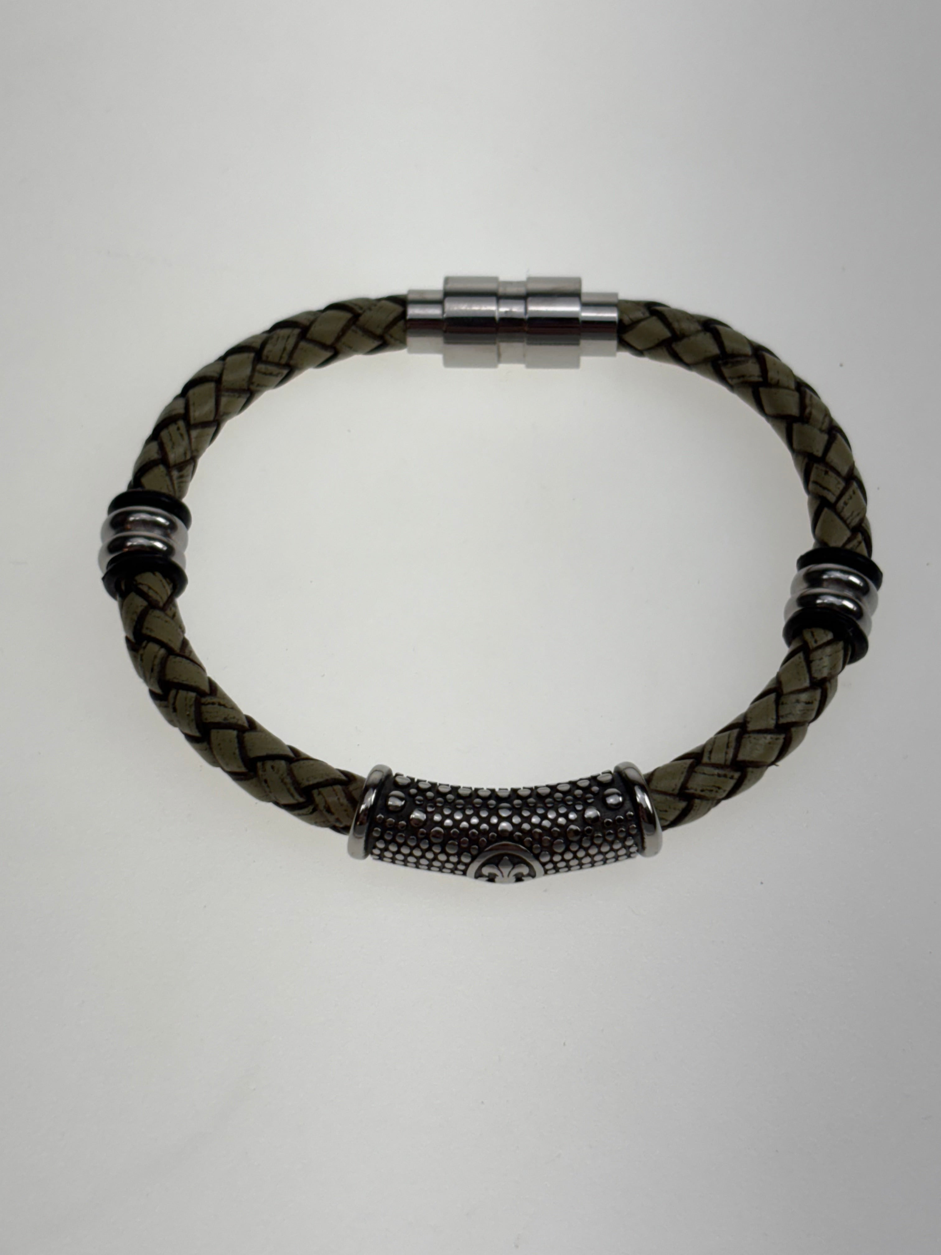 geflochtener Armreif aus Leder und Edelstahl